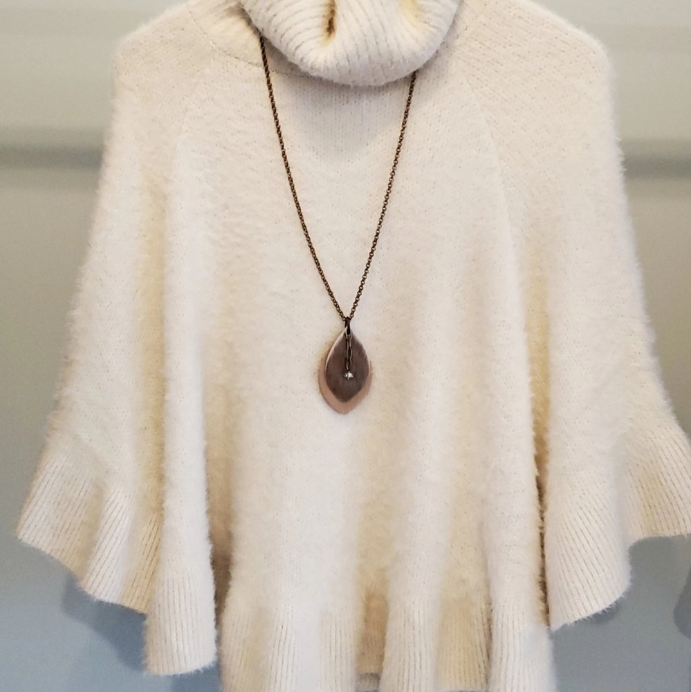 Only 2 left! S/M Fuzzy Eyelash Turtleneck Dolmam Poncho - Picture 3 of 6